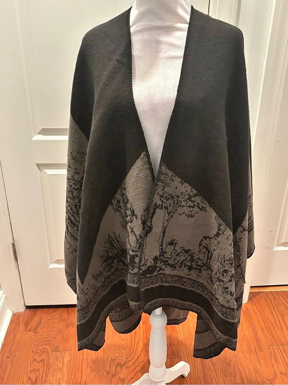 Black & Gray Patterned Poncho